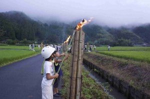 ８月23日（火）【藤枝市岡部町】　次世代に伝える夏の伝統行事　「虫送り」　＆　椿茶屋で映画鑑賞会～　(ふじのくに美しく品格のある邑「殿」)